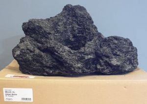ADA Unzan stone XL/var.3 - Декоративный камень "Унзан" размер суперкрупный, 1 шт.  ― Неомарин - профессиональная аквариумистика